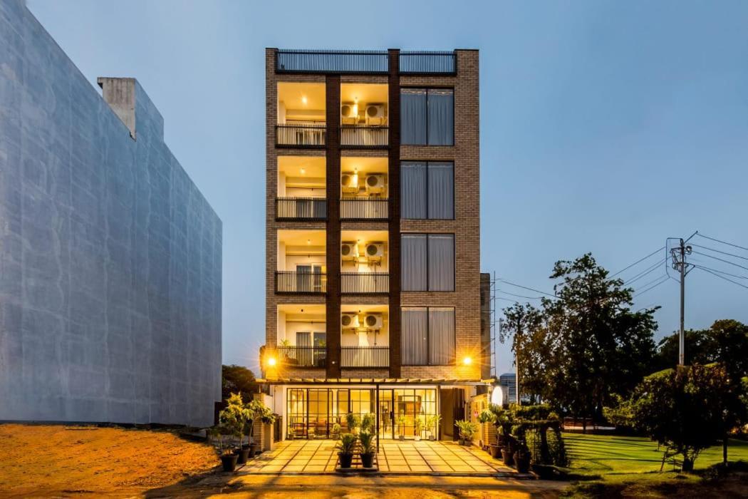 Hotel Imperial Stayz Sector 51 Gurgaon Exterior photo