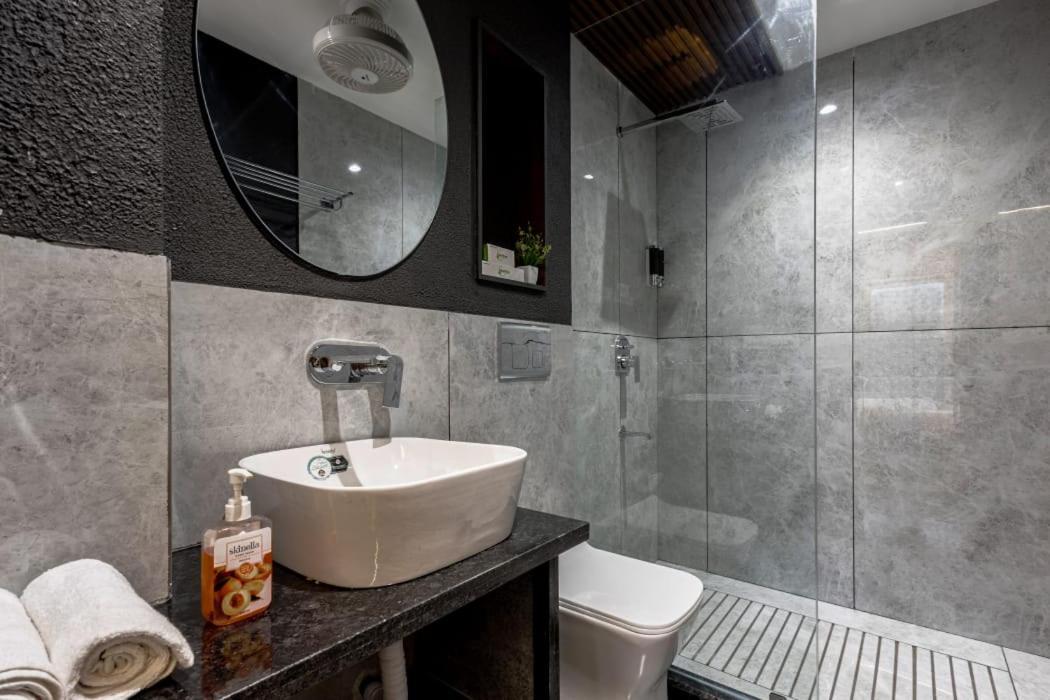 Hotel Imperial Stayz Sector 51 Gurgaon Exterior photo